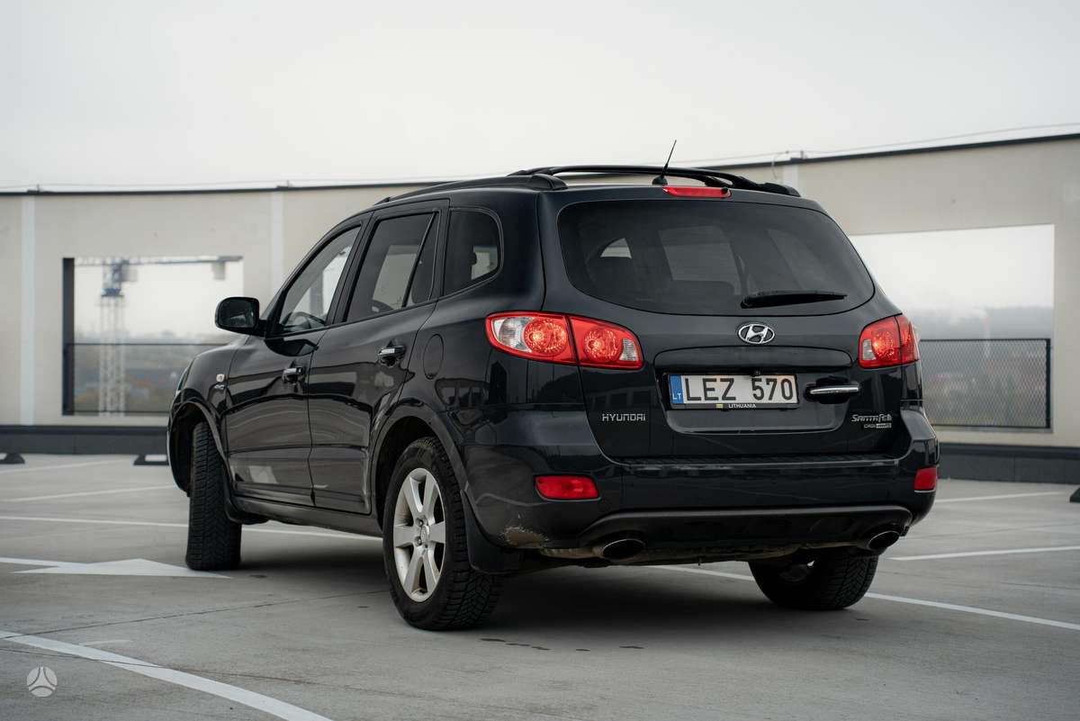 Hyundai Santa 2008 — rear view
