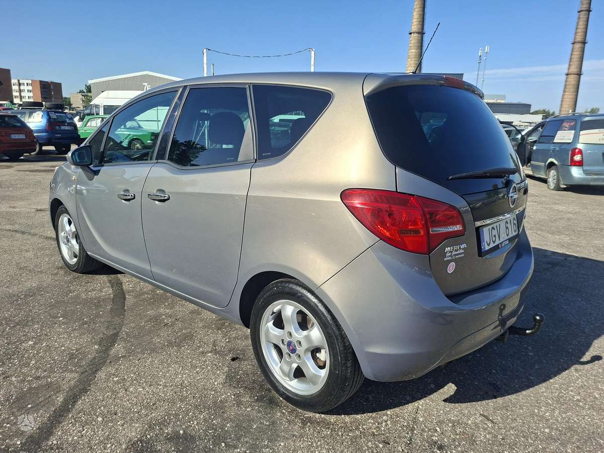 Opel Meriva 2011 — photo 10