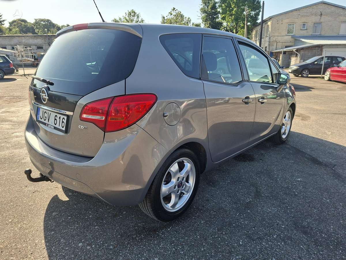 Opel Meriva 2011 — photo 12
