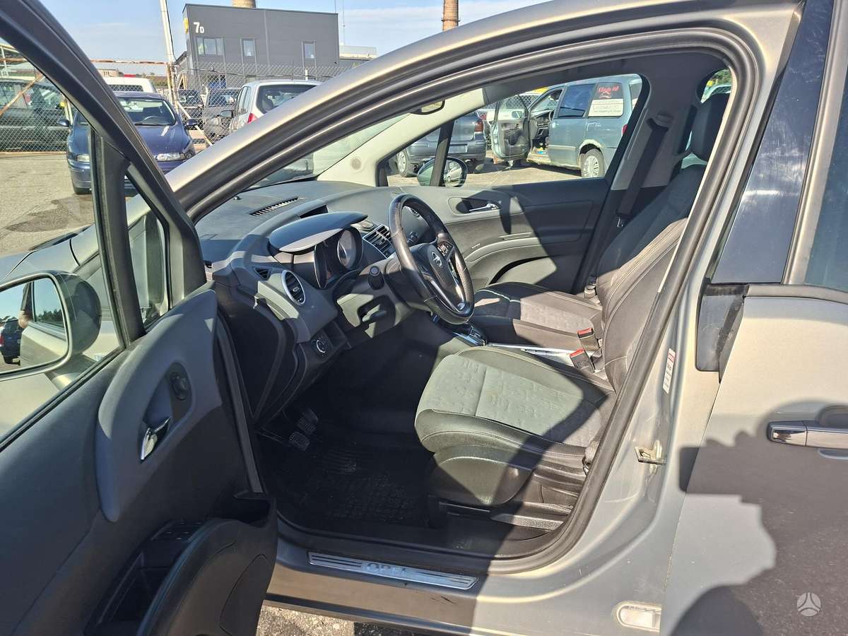 Opel Meriva 2011 — photo 14