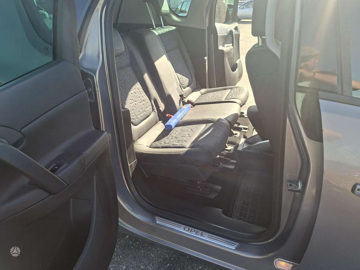 Opel Meriva 2011 — photo 17