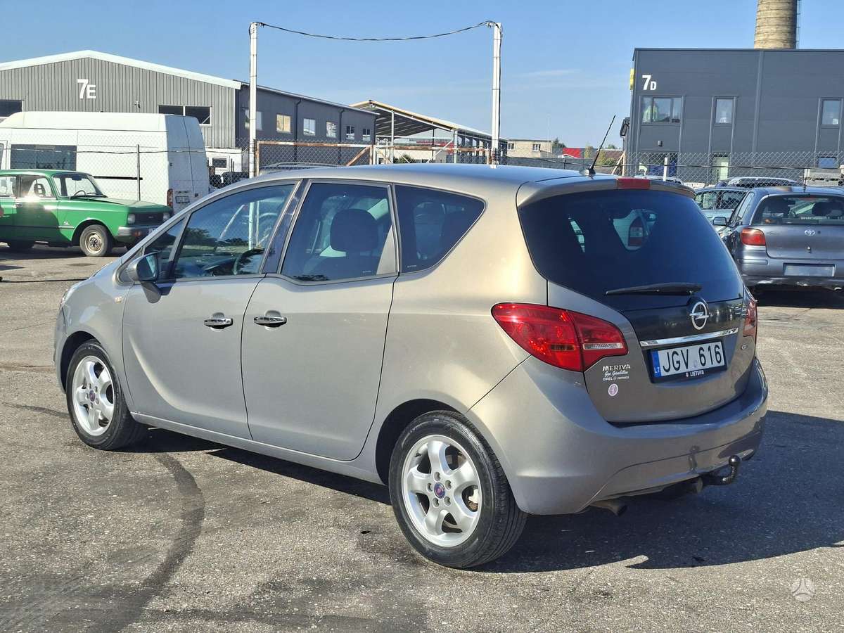 Opel Meriva 2011 — interior