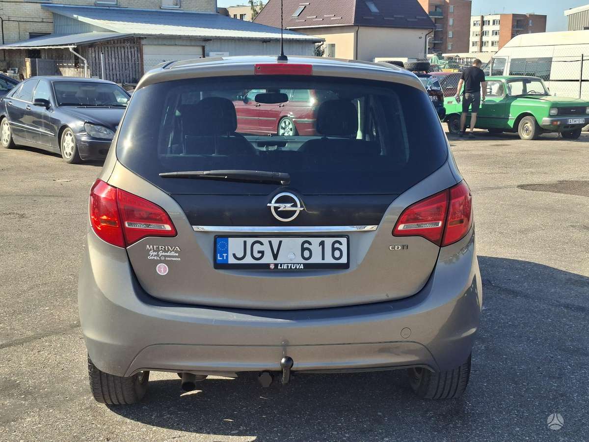 Opel Meriva 2011 — engine 1686 cm³, 110 HP (81kW)
