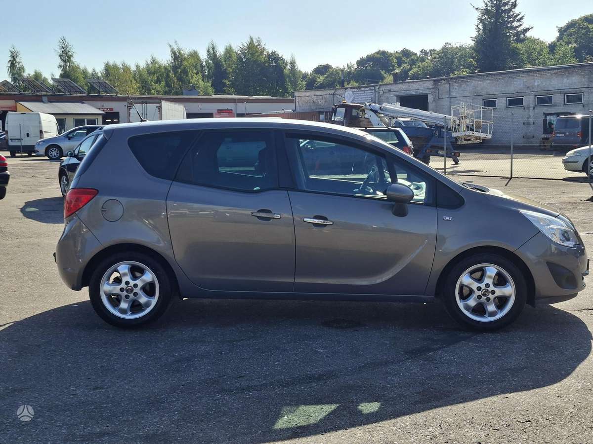 Opel Meriva 2011 — photo 6
