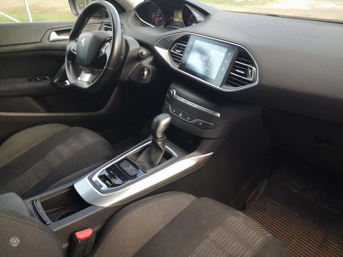 Peugeot 308 2015 — photo 11