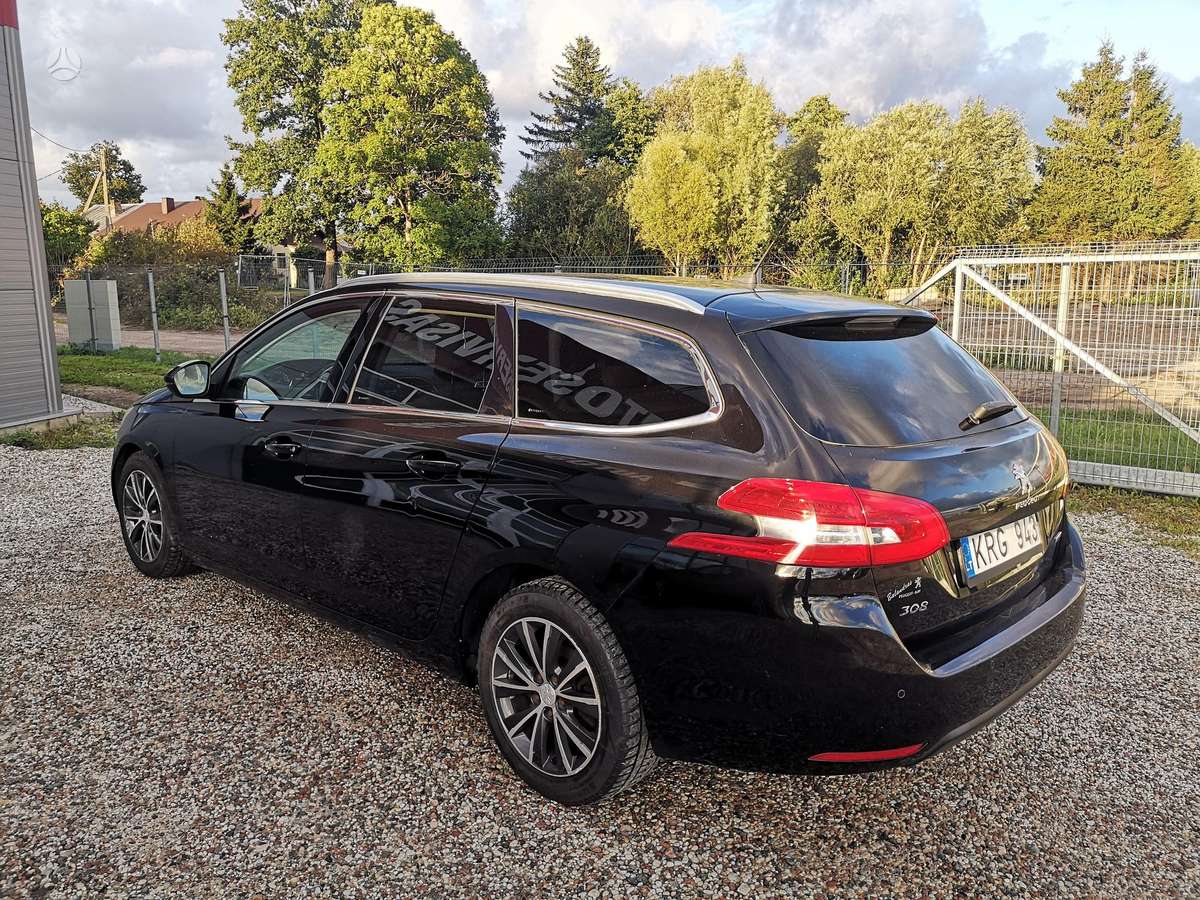 Peugeot 308 2015 — rear view