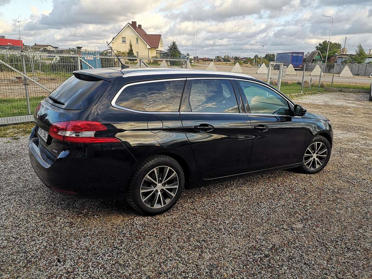 Peugeot 308 2015 — interior