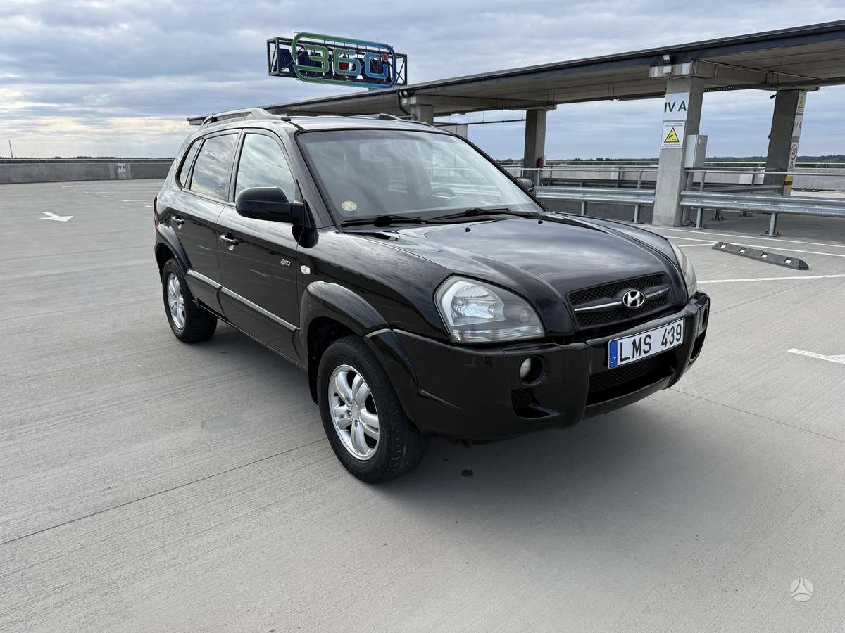 Hyundai Tucson 2008 — rear view