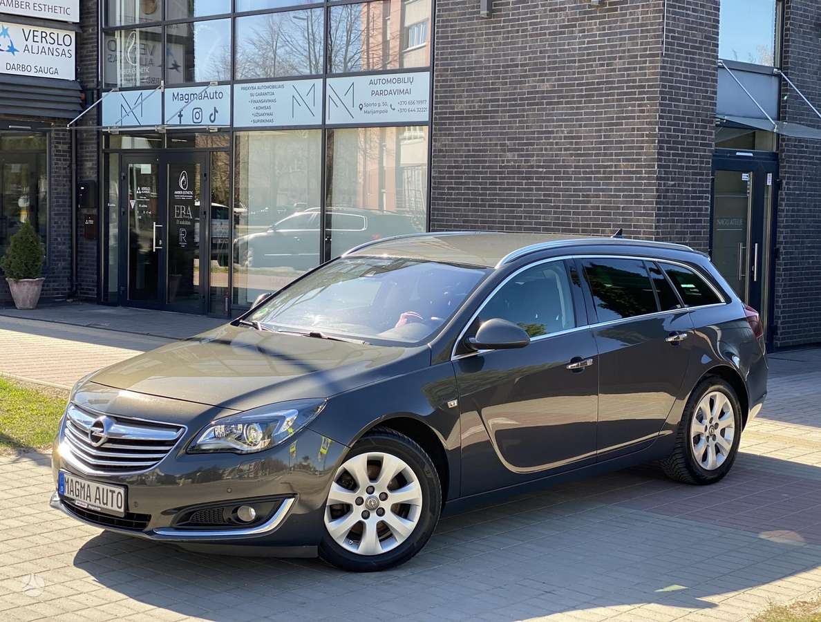 Opel Insignia 2015 — вигляд ззаду