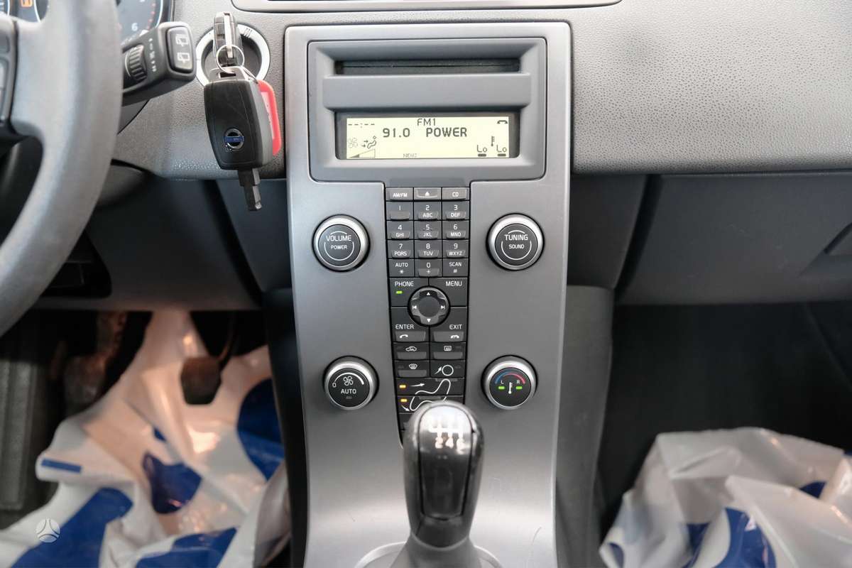 Volvo V50 2011 — photo 10