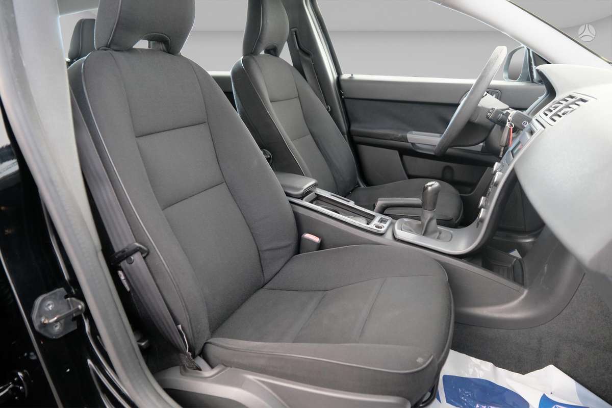 Volvo V50 2011 — photo 11