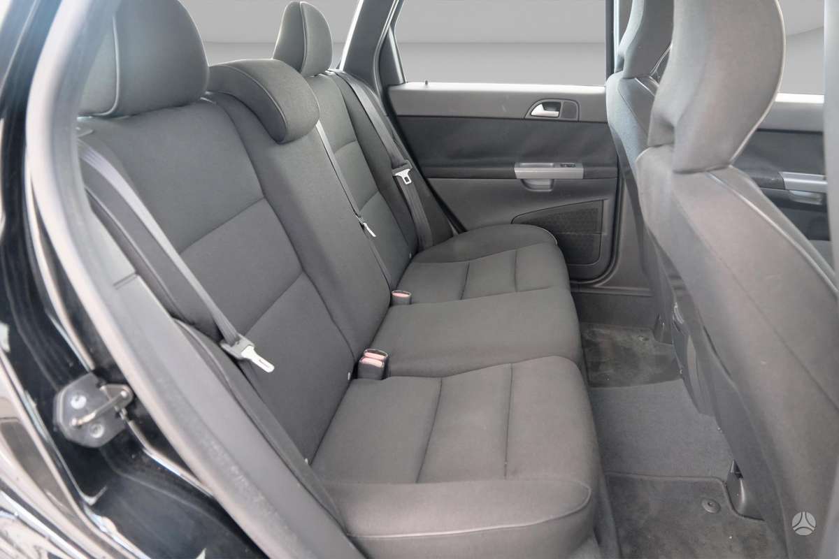 Volvo V50 2011 — photo 12