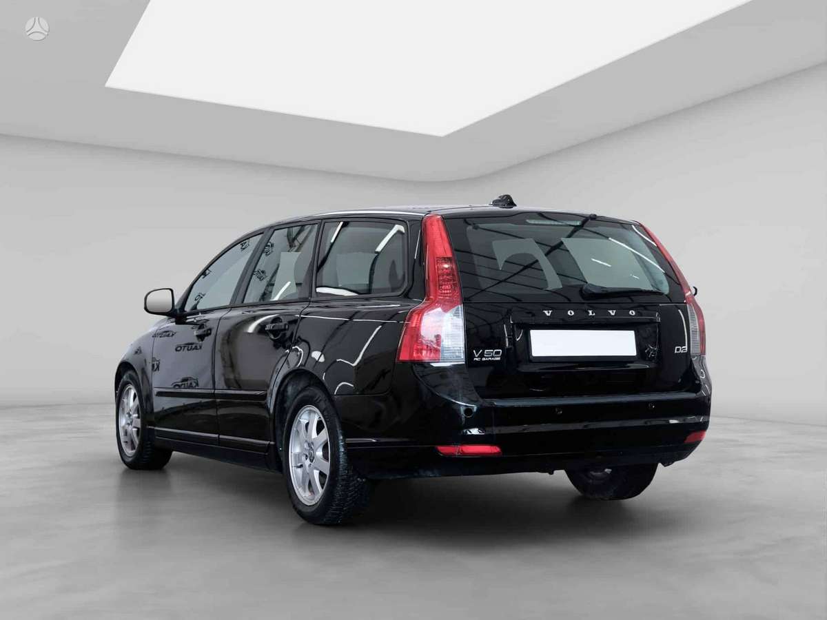 Volvo V50 2011 — rear view