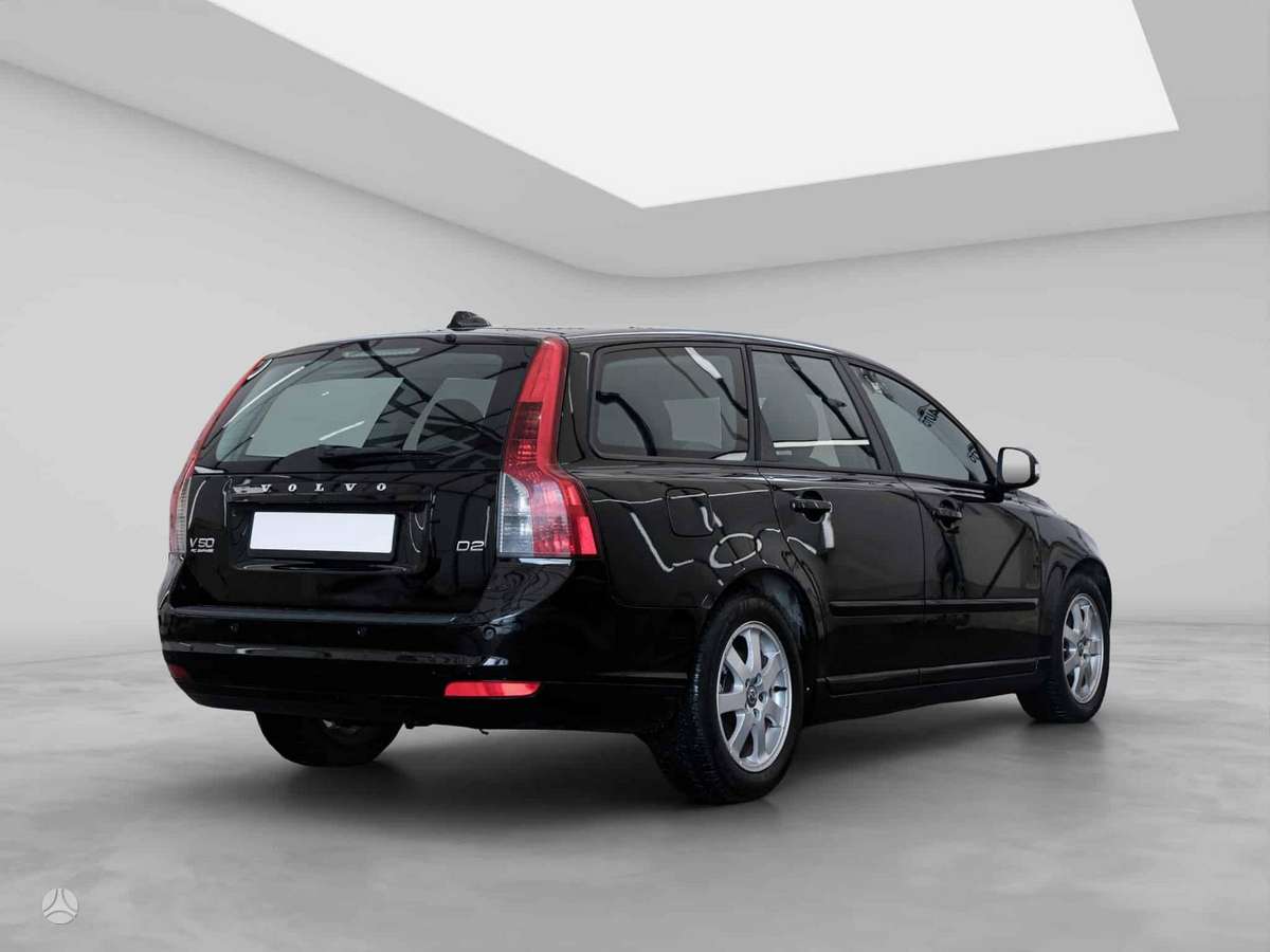 Volvo V50 2011 — interior