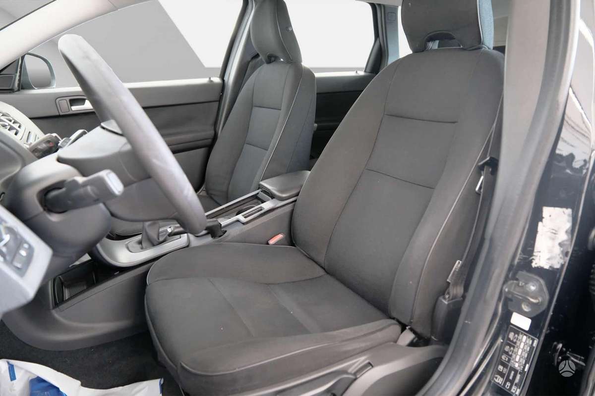 Volvo V50 2011 — photo 5