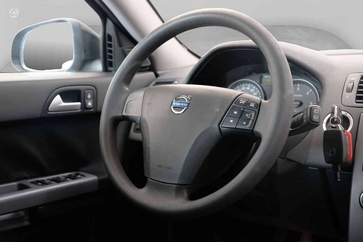 Volvo V50 2011 — photo 6