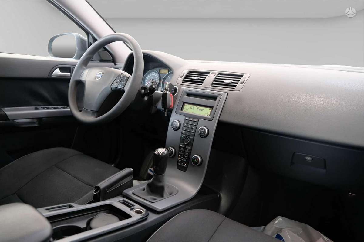 Volvo V50 2011 — photo 7