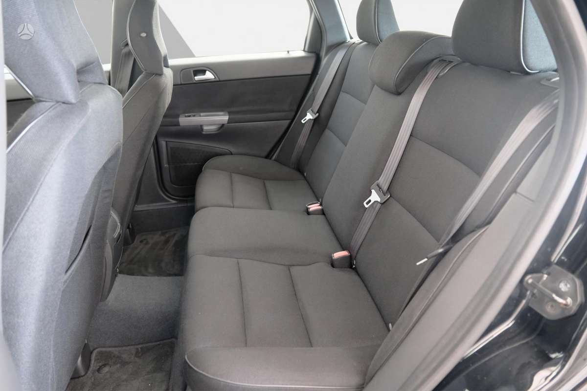 Volvo V50 2011 — photo 8