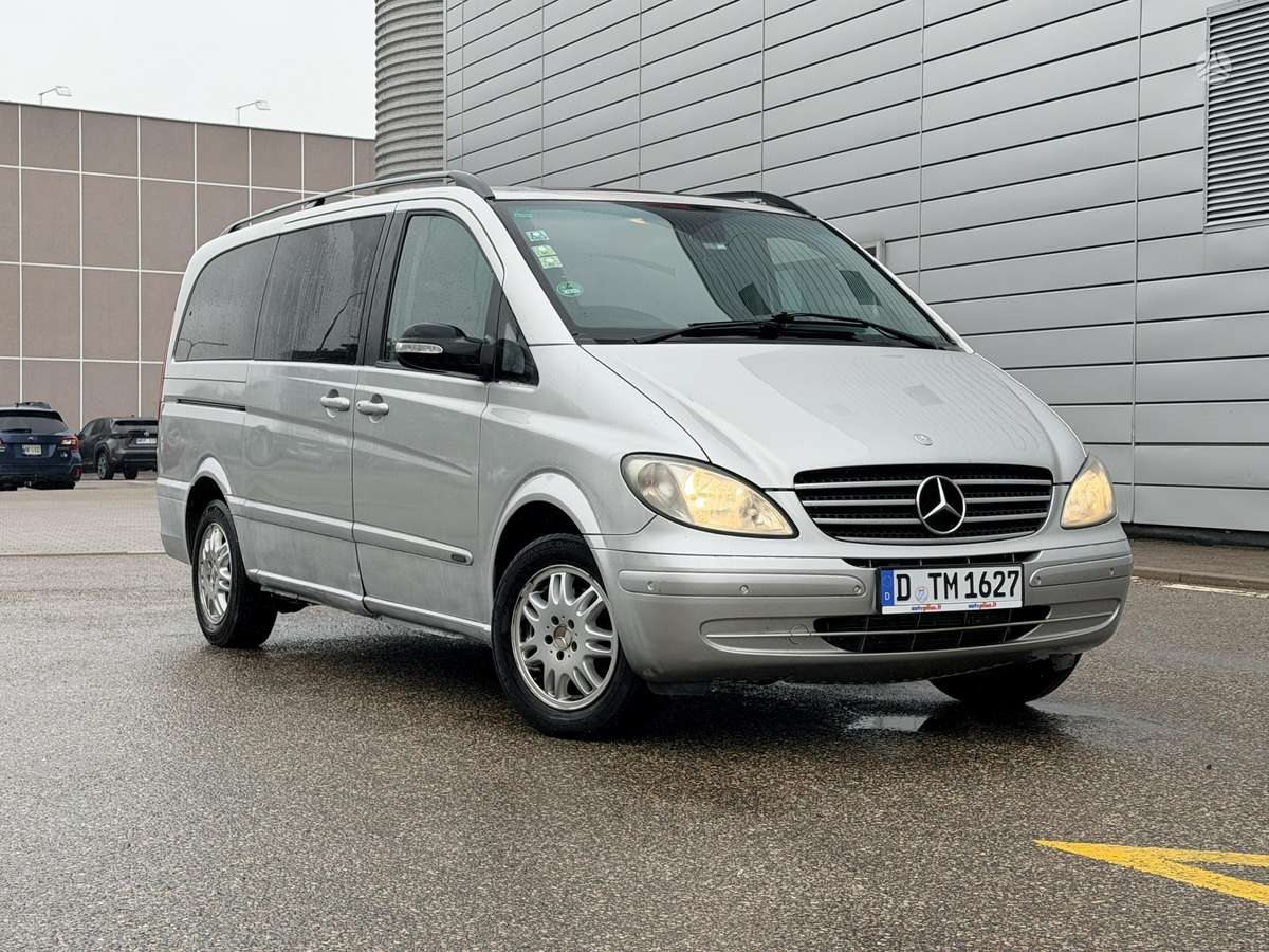 Mercedes-Benz Viano 2004 — rear view
