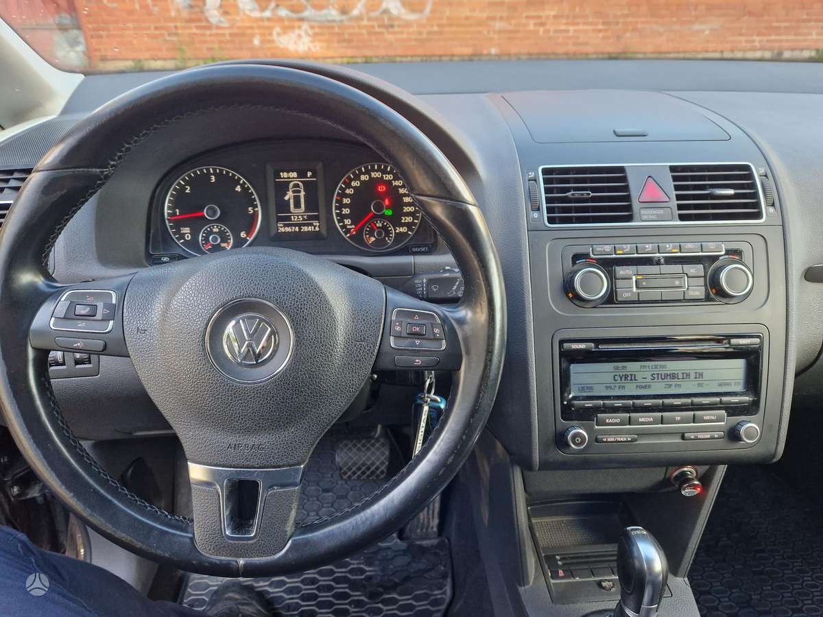 Volkswagen Touran 2011 — photo 6