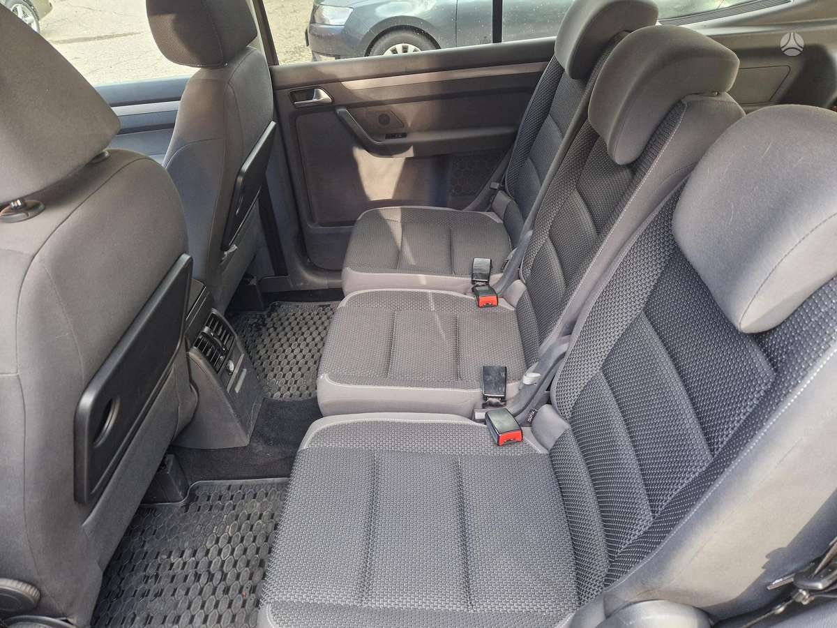 Volkswagen Touran 2011 — photo 7