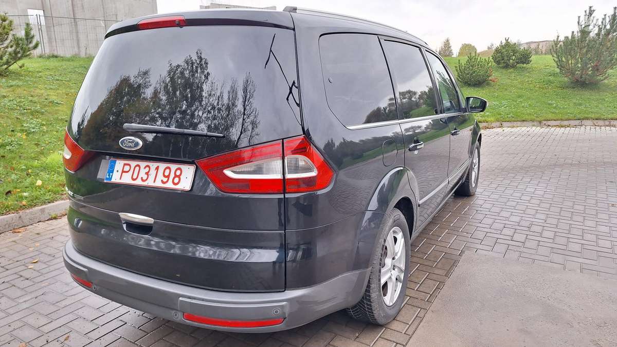 Ford Galaxy 2011 — photo 14