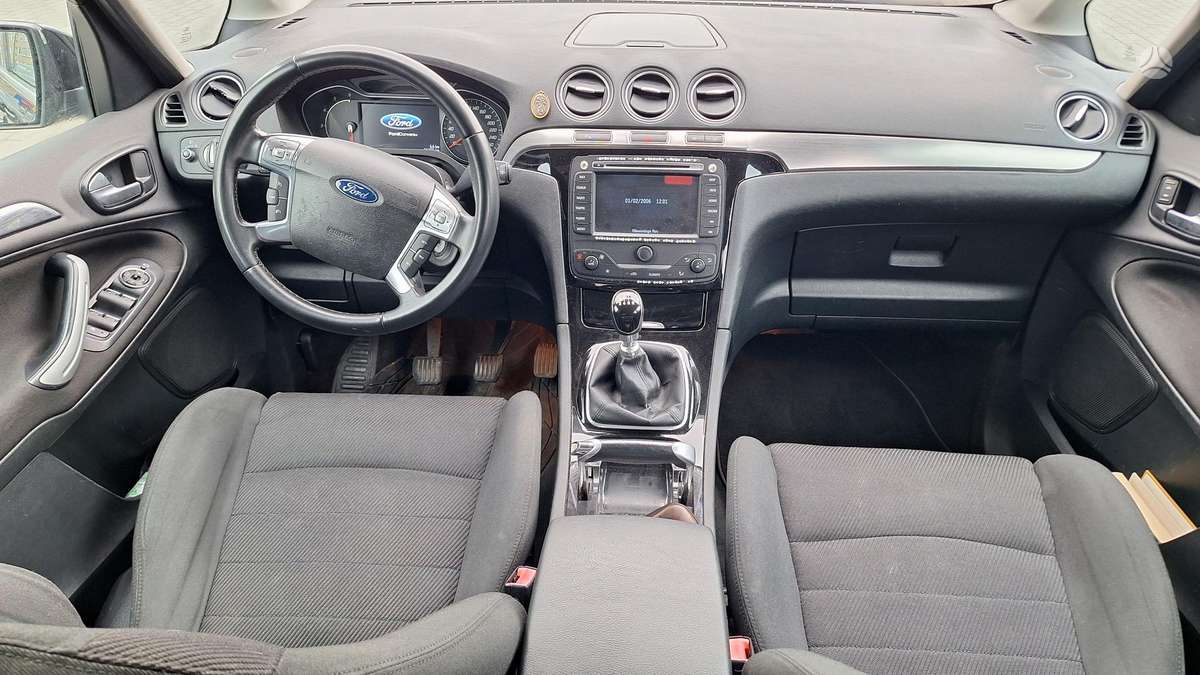Ford Galaxy 2011 — photo 21