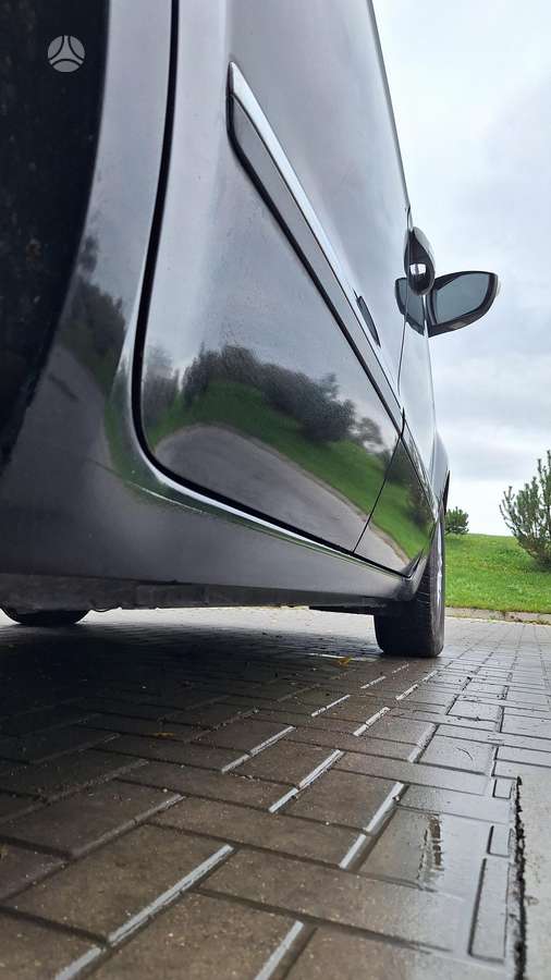 Ford Galaxy 2011 — photo 24