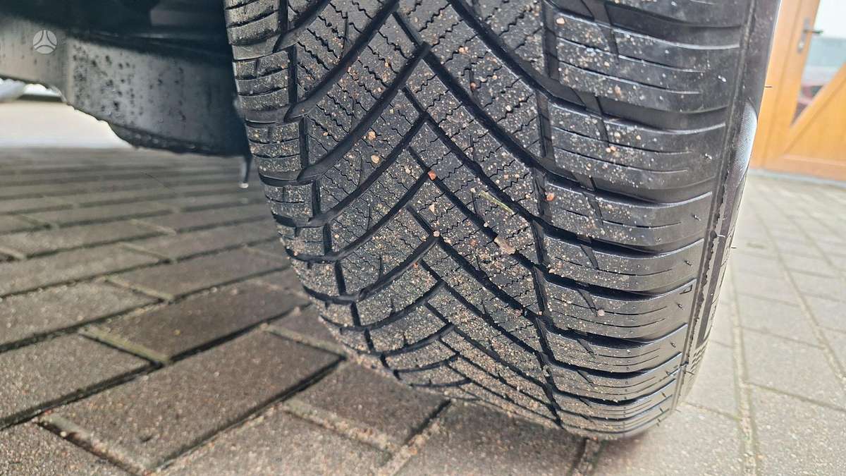 Ford Galaxy 2011 — photo 26