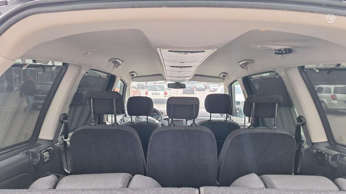 Ford Galaxy 2011 — photo 31
