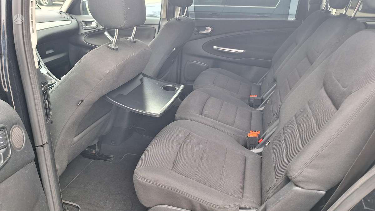 Ford Galaxy 2011 — photo 32