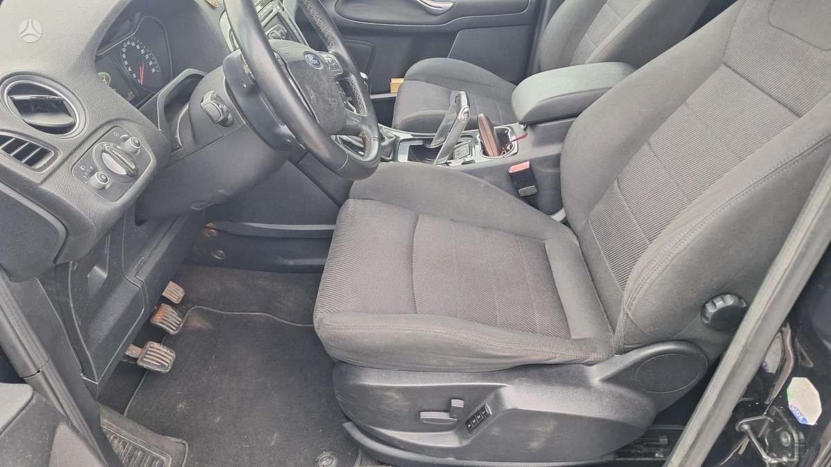 Ford Galaxy 2011 — photo 33