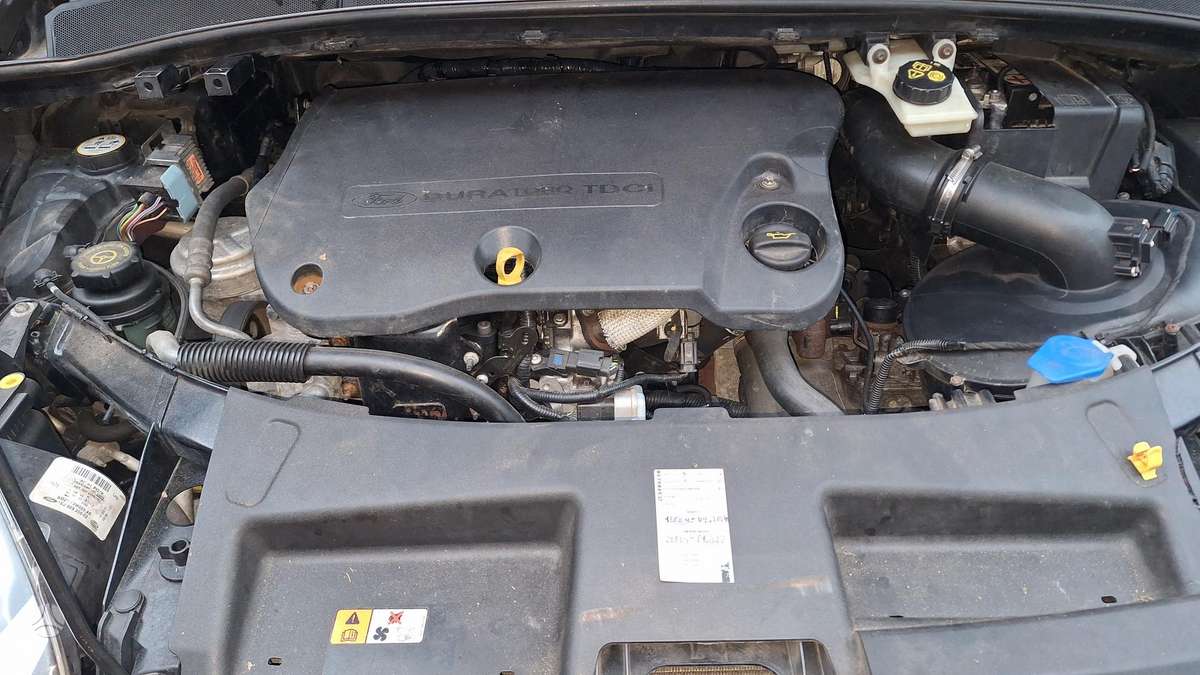Ford Galaxy 2011 — photo 35