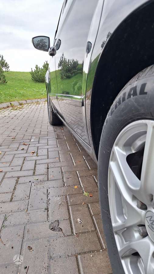 Ford Galaxy 2011 — photo 8