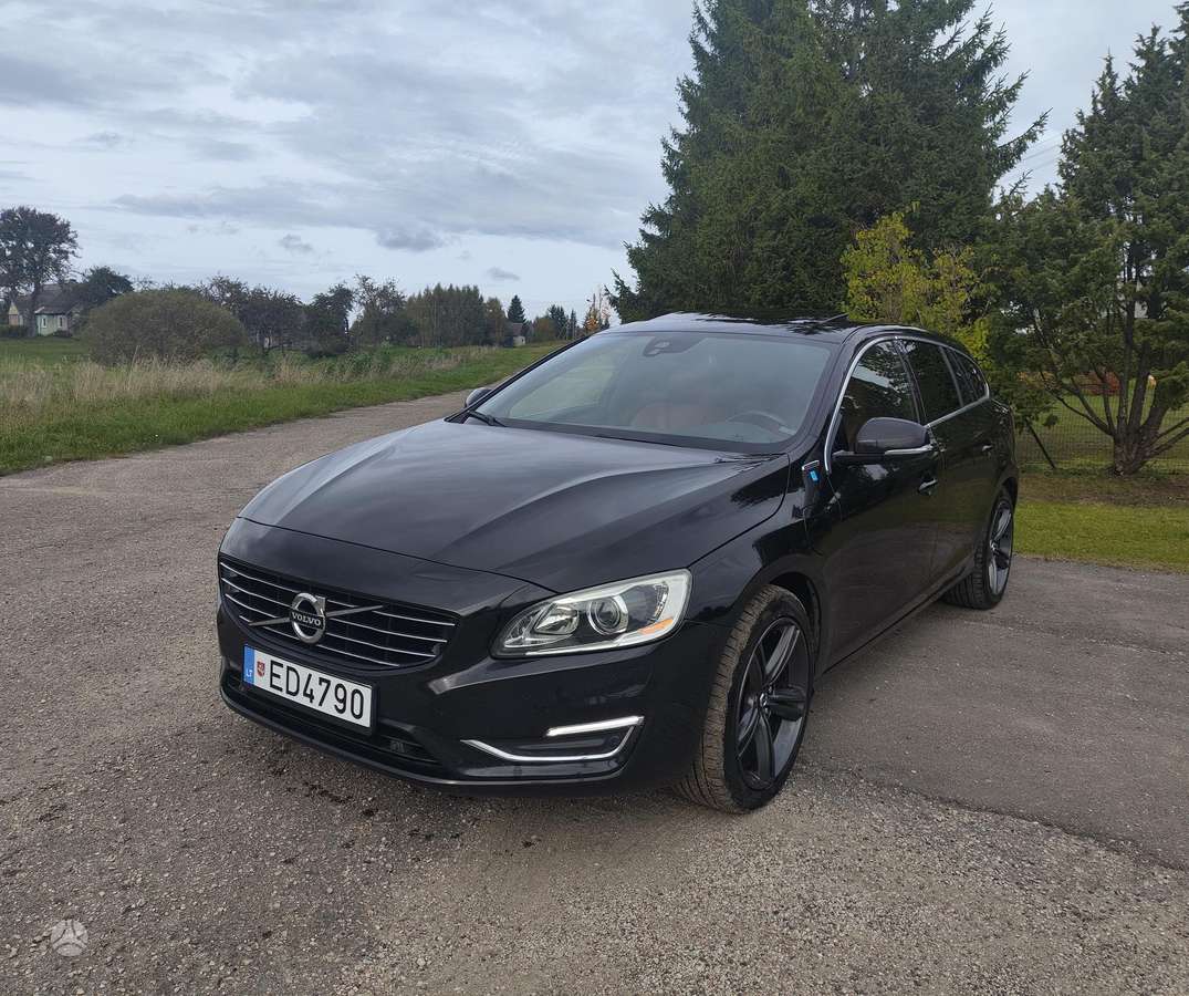 Volvo V60 2014 — вигляд ззаду