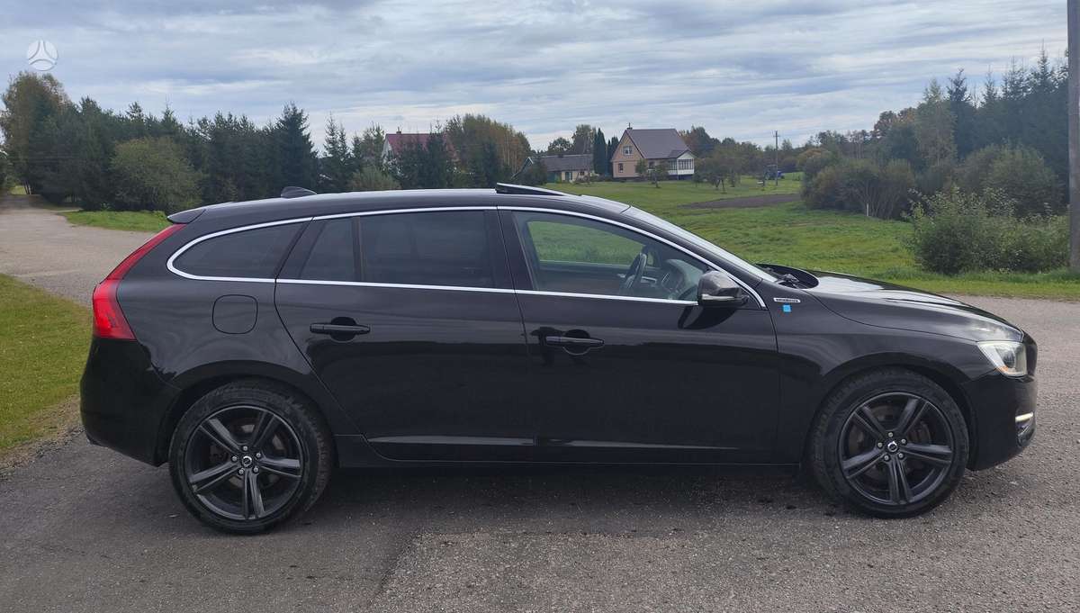 Volvo V60 2014 — двигун 2400 cm³, 280 HP (206kW)