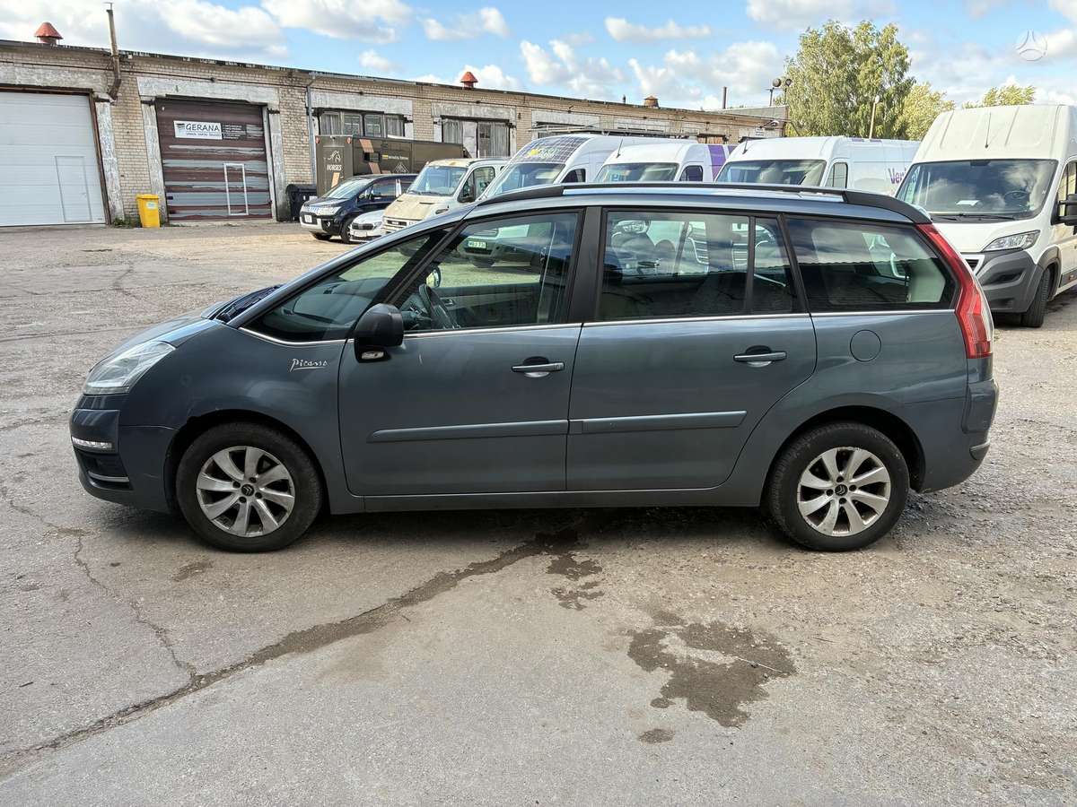 Citroen Grand 2011 — rear view