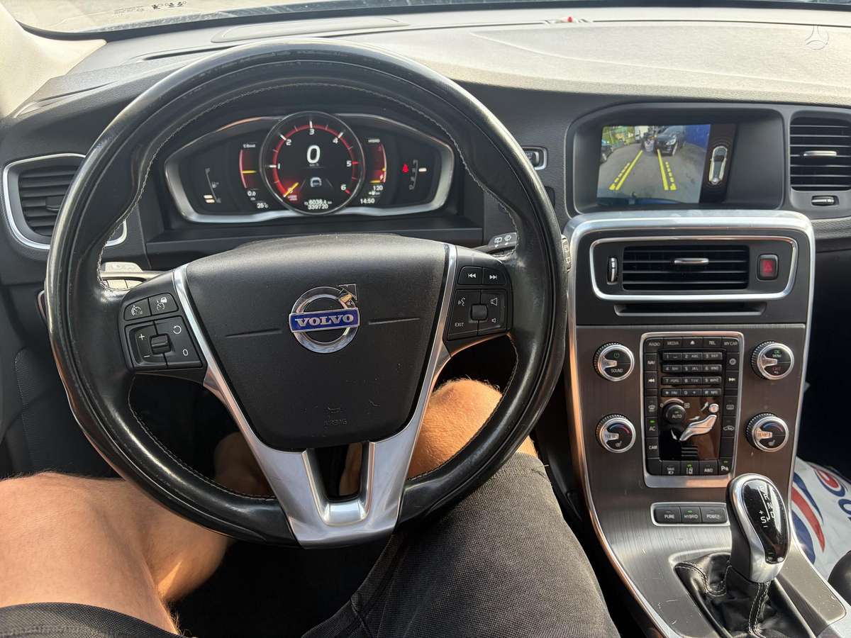 Volvo V60 2015 — фото 16