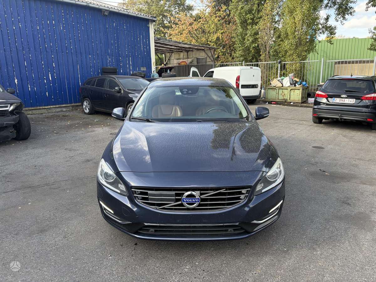 Volvo V60 2015 — вигляд ззаду