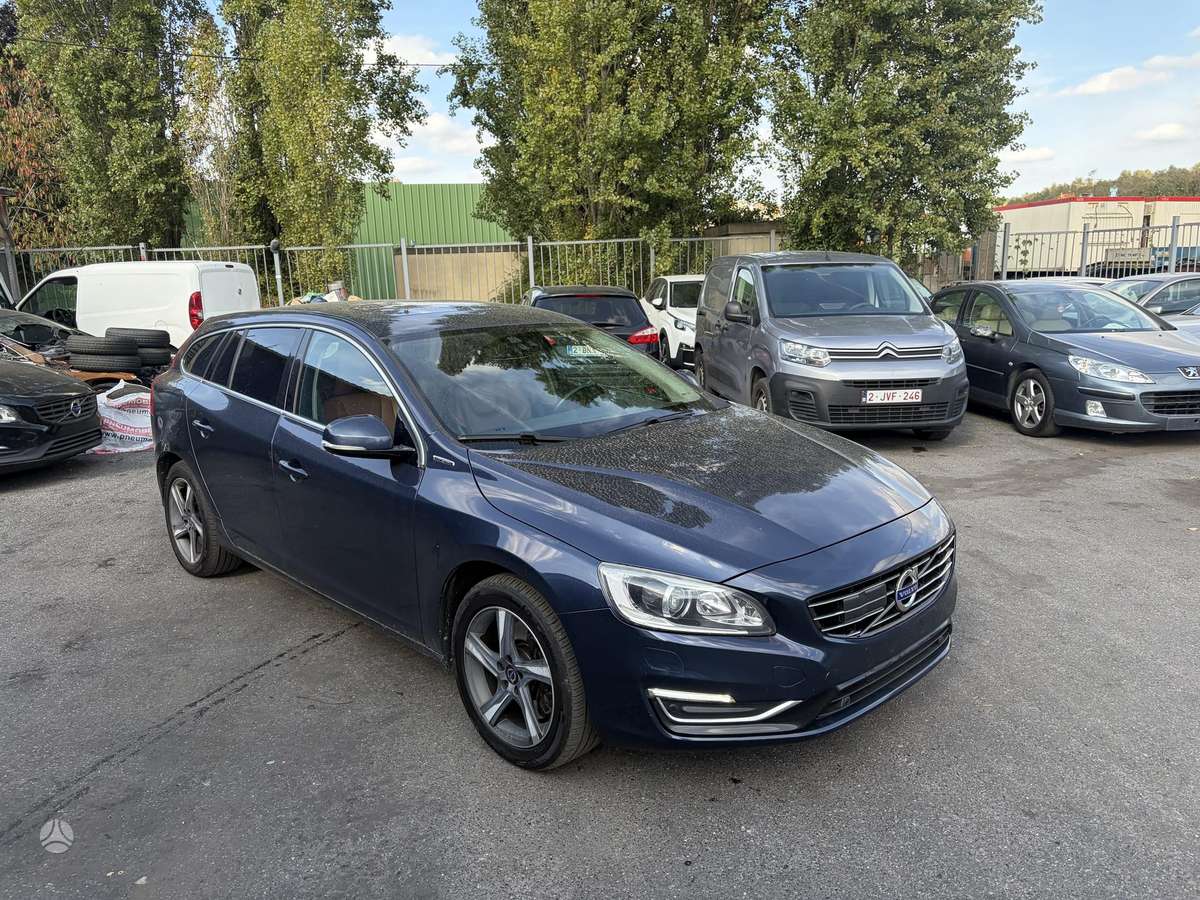 Volvo V60 2015 — салон