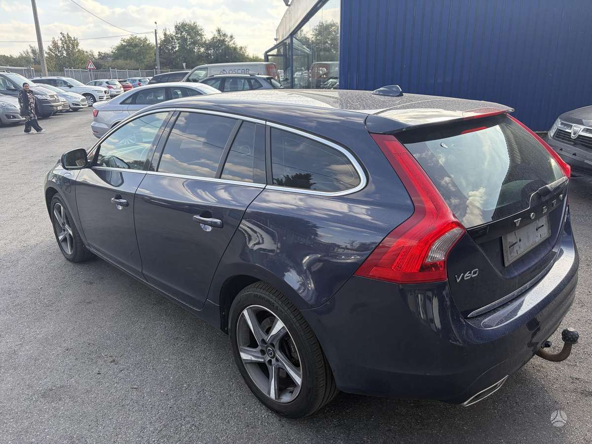 Volvo V60 2015 — фото 6