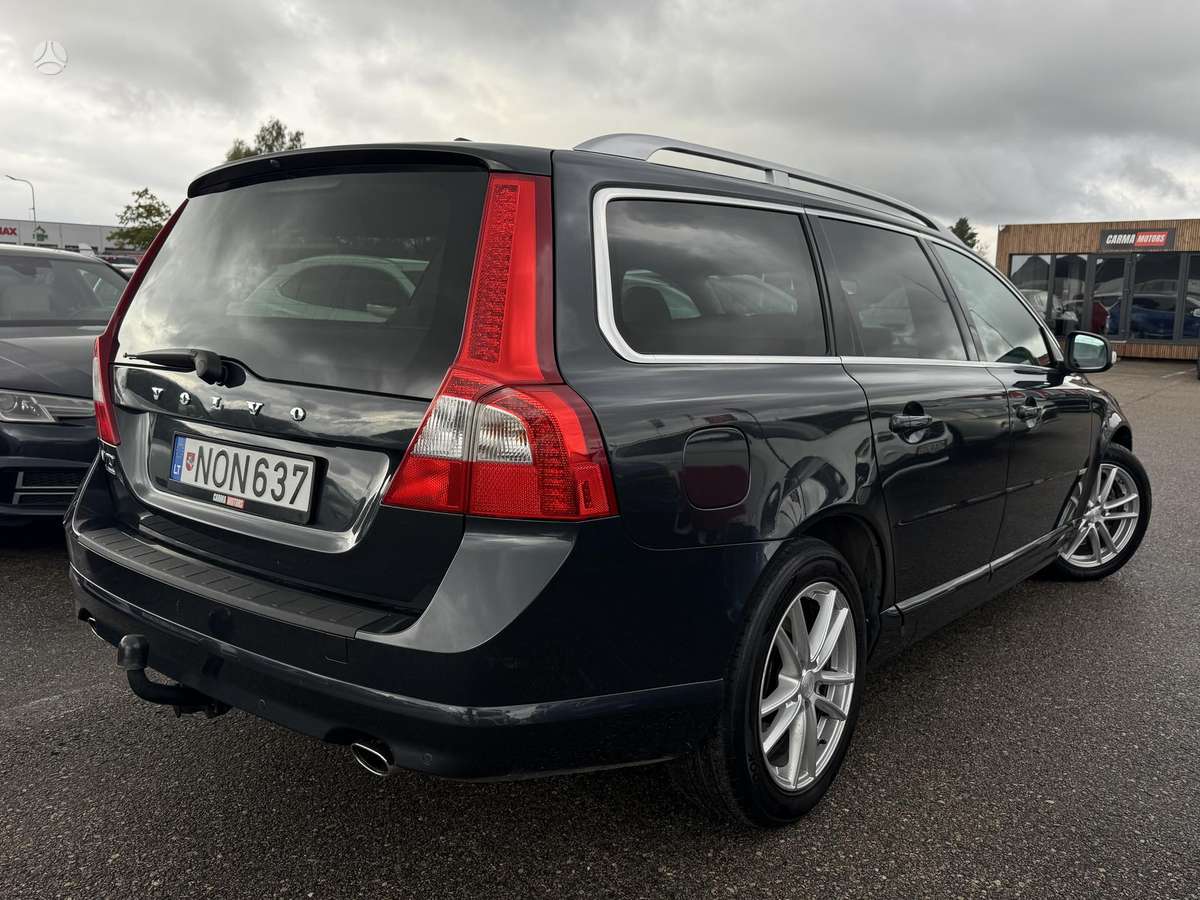 Volvo V70 2011 — photo 11