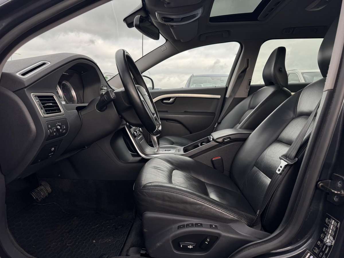 Volvo V70 2011 — photo 16