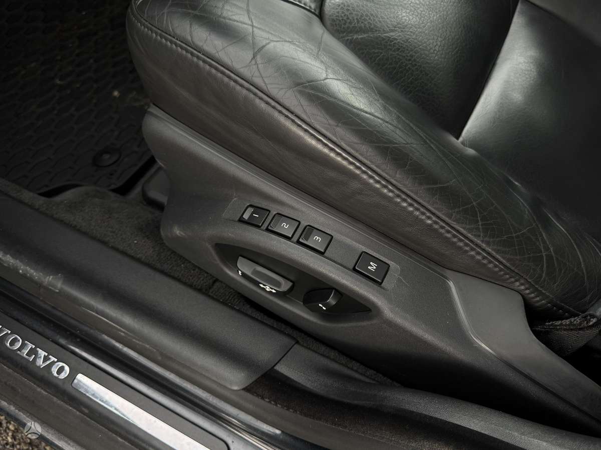 Volvo V70 2011 — photo 19
