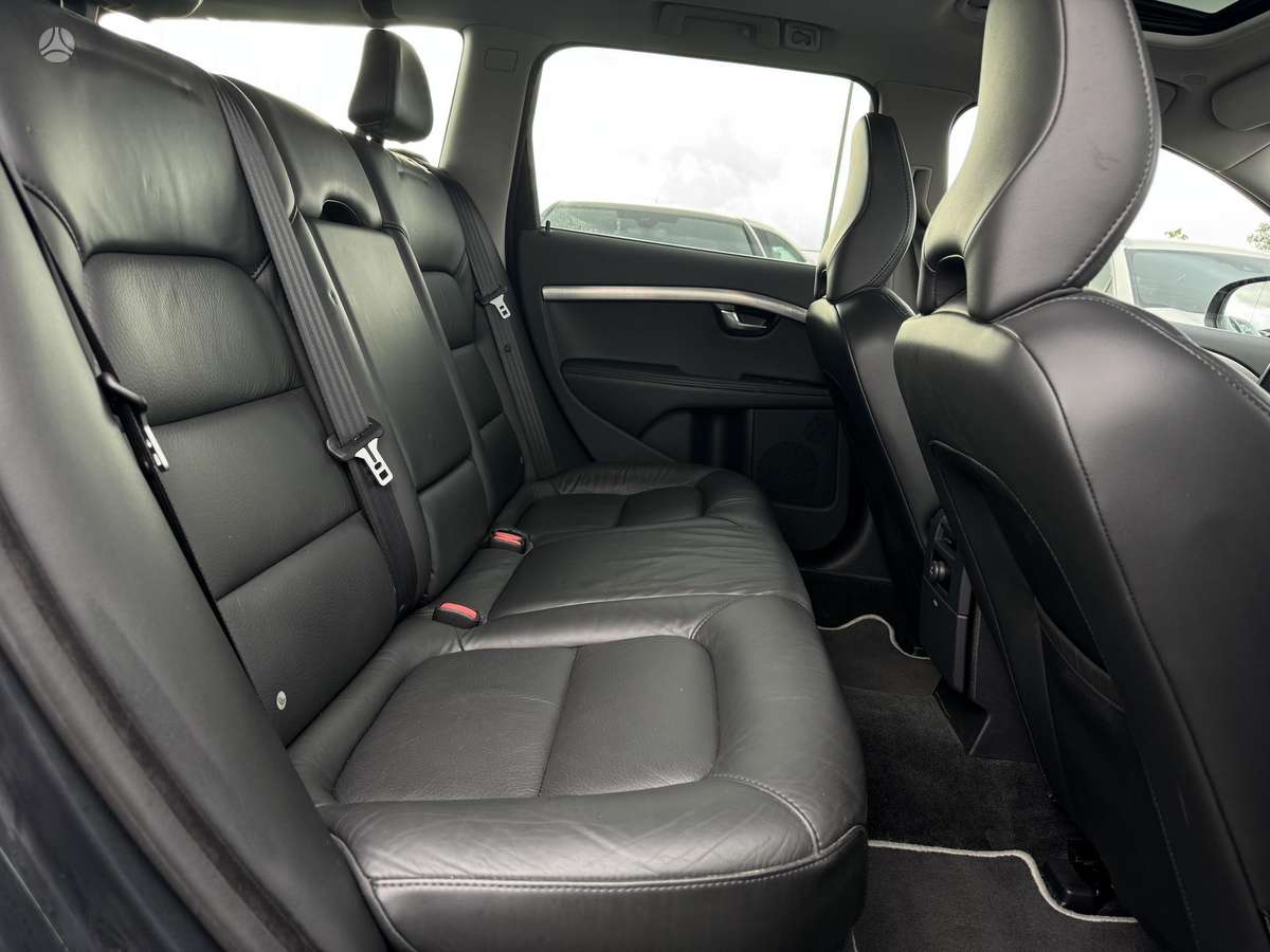 Volvo V70 2011 — photo 21