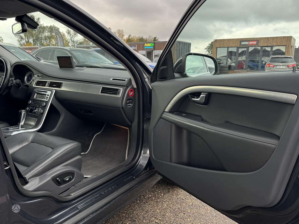 Volvo V70 2011 — photo 22