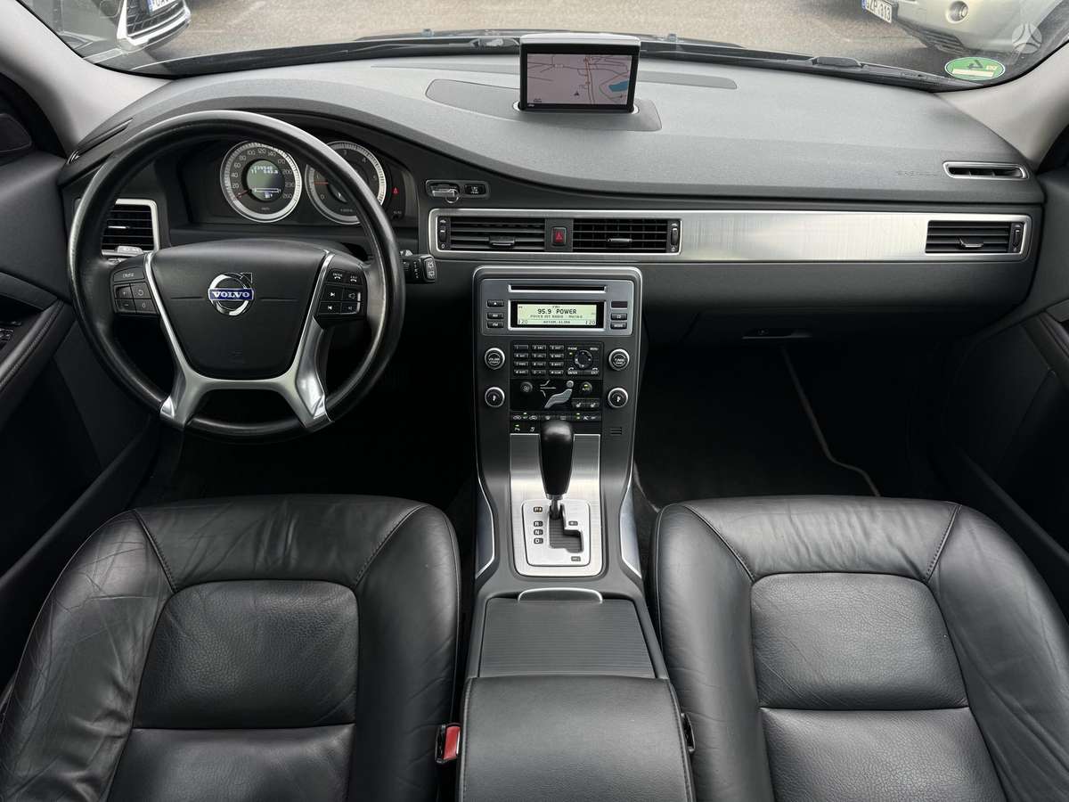 Volvo V70 2011 — photo 25