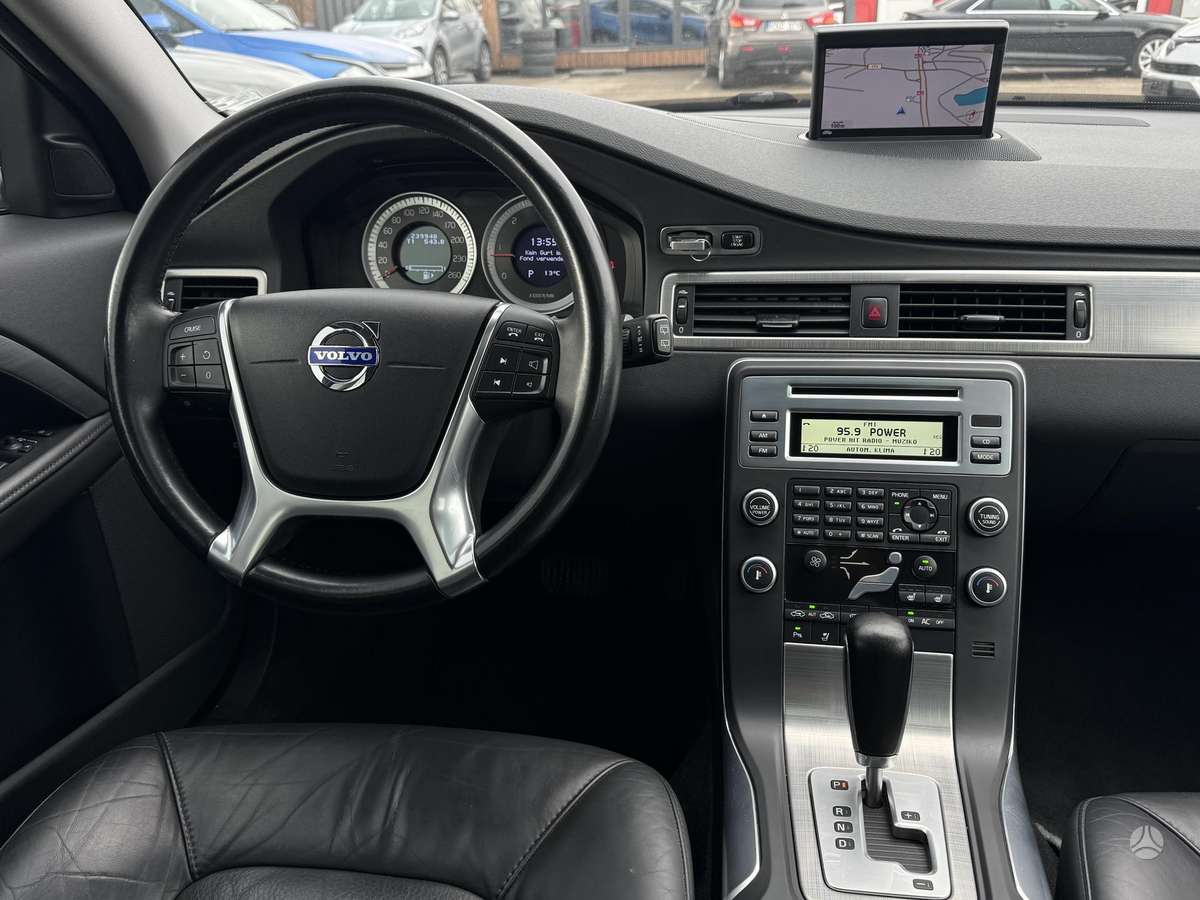 Volvo V70 2011 — photo 26