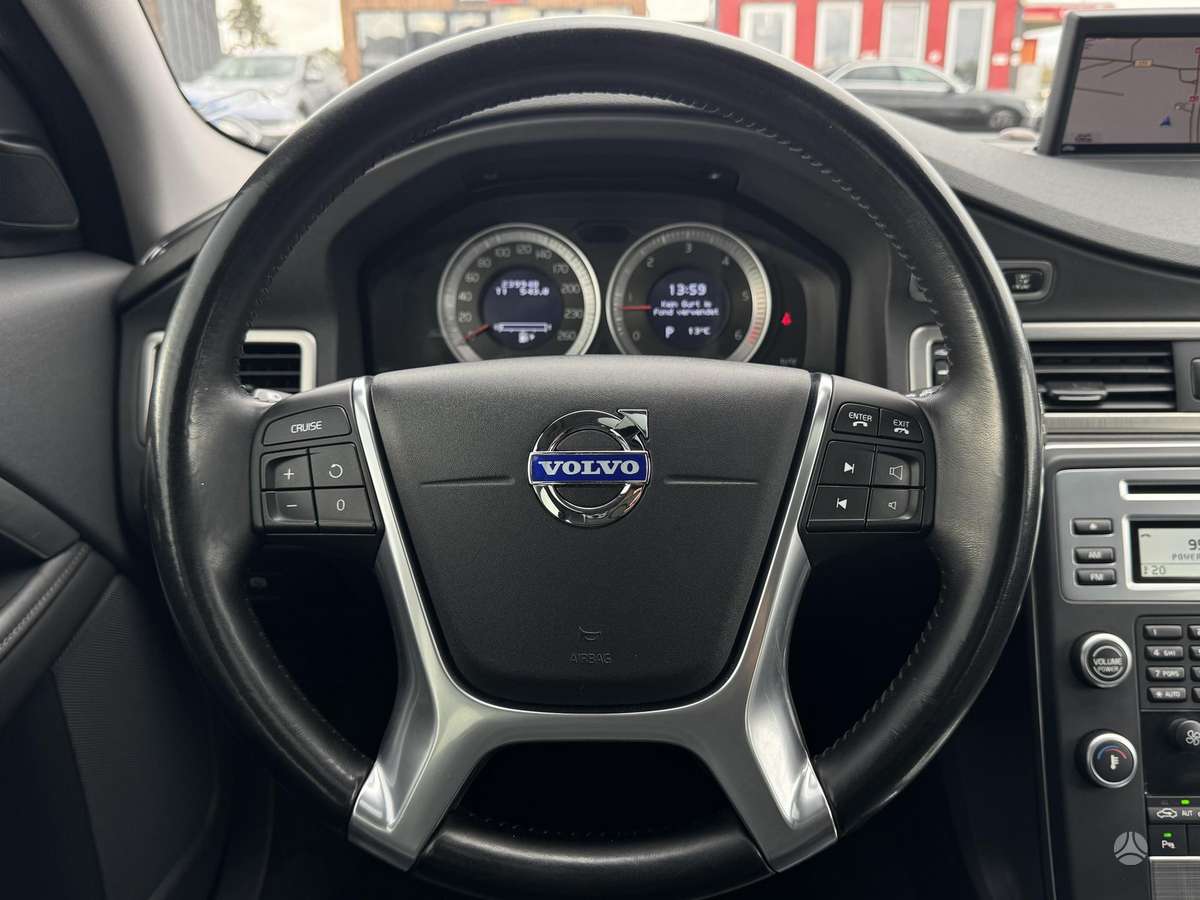 Volvo V70 2011 — photo 27