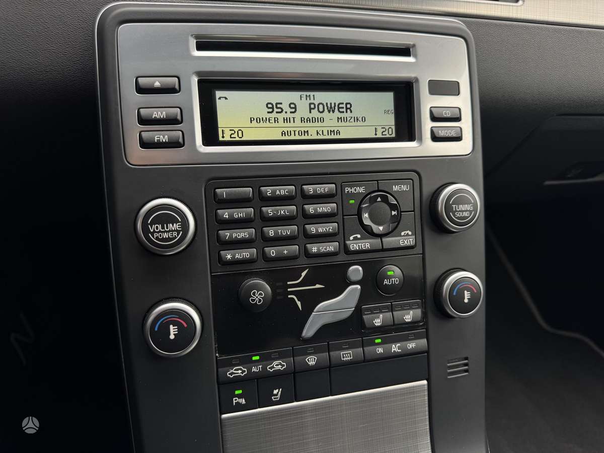 Volvo V70 2011 — photo 28
